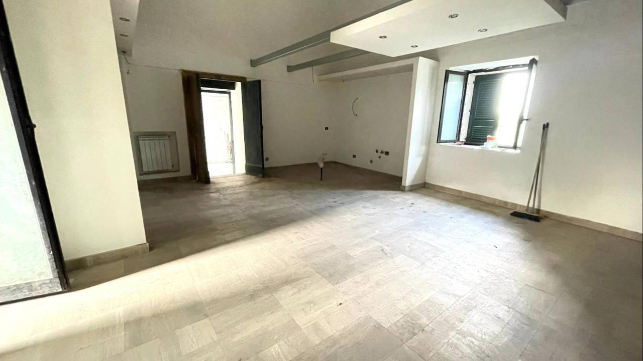 negozio in vendita a Napoli in zona Chiaiano