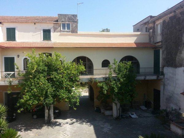 negozio in vendita a Napoli in zona Chiaiano