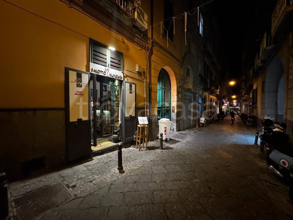 negozio in vendita a Napoli in zona Chiaia