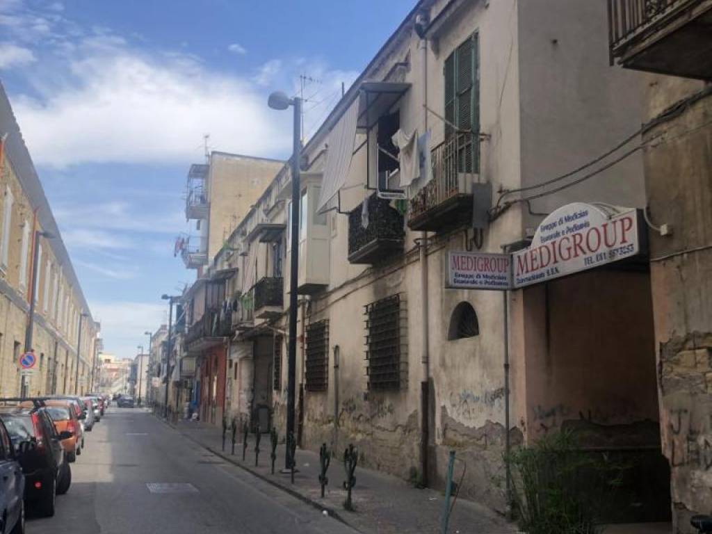 ufficio in vendita a Napoli in zona Barra