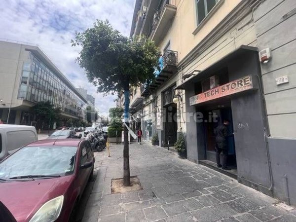 locale commerciale in vendita a Napoli in zona Vicaria