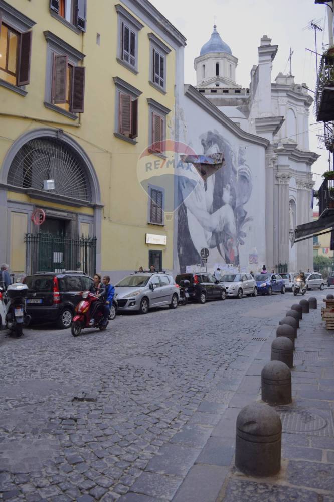 appartamento in vendita a Napoli in zona Stella