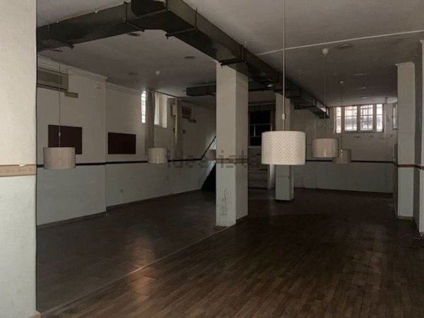 locale commerciale in vendita a Napoli in zona Bagnoli