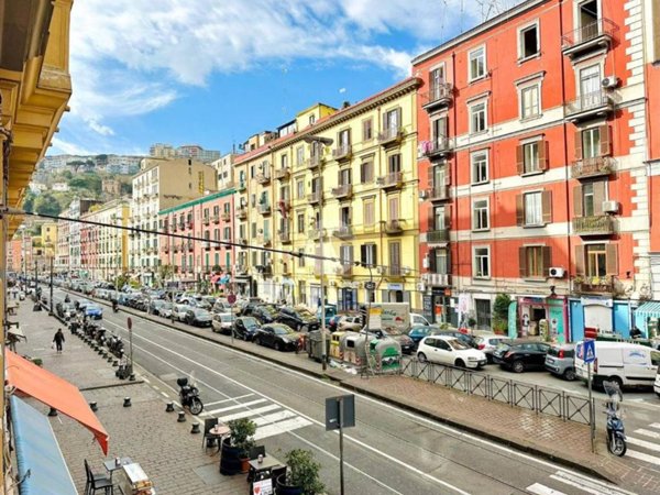 appartamento in vendita a Napoli in zona Chiaia