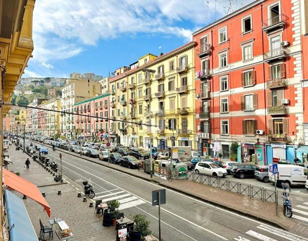 appartamento in vendita a Napoli in zona Chiaia
