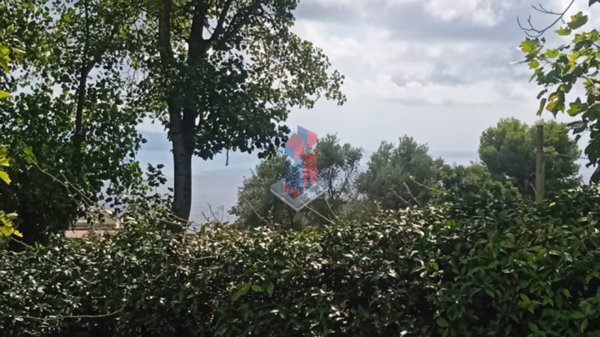 appartamento in vendita a Napoli in zona Chiaia