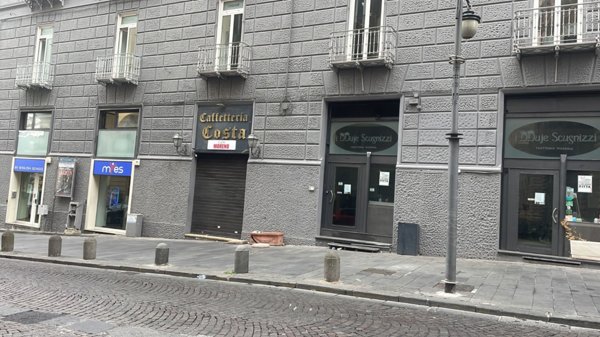 negozio in vendita a Napoli in zona San Ferdinando