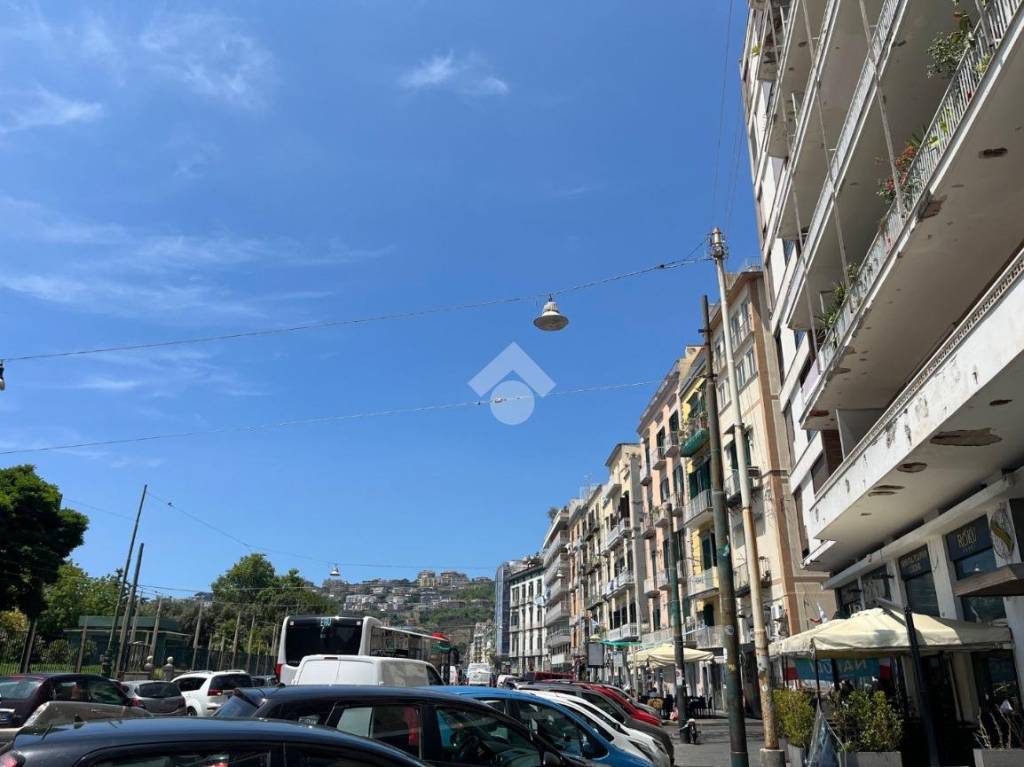 appartamento in vendita a Napoli in zona Chiaia