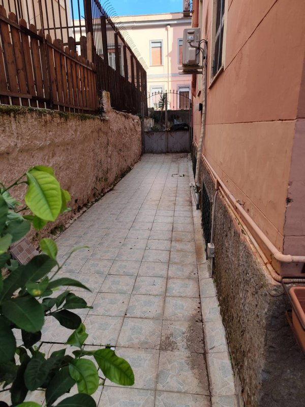 negozio in vendita a Napoli in zona Bagnoli