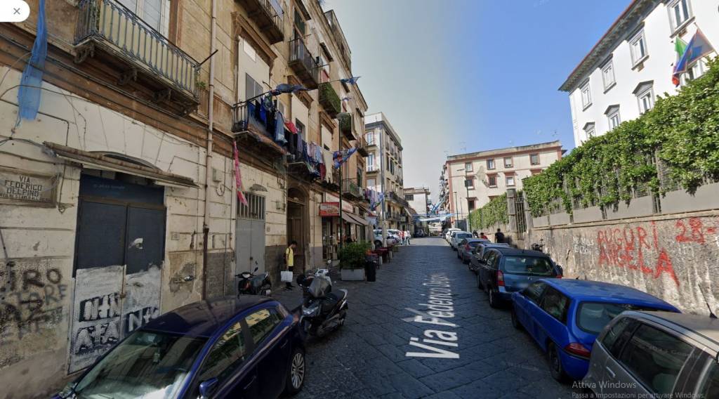 appartamento in vendita a Napoli in zona San Carlo all'Arena