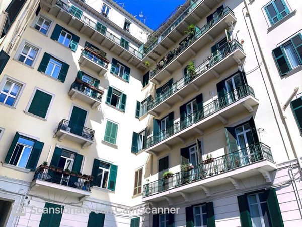 appartamento in vendita a Napoli in zona Chiaia