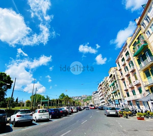 appartamento in vendita a Napoli in zona Chiaia