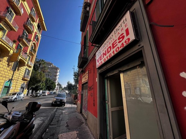 negozio in vendita a Napoli in zona Chiaia