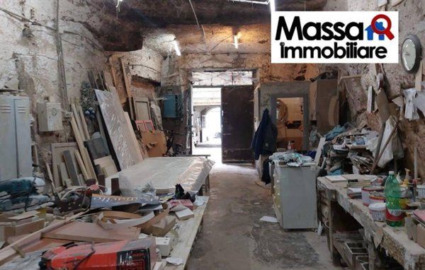locale commerciale in vendita a Napoli in zona Stella
