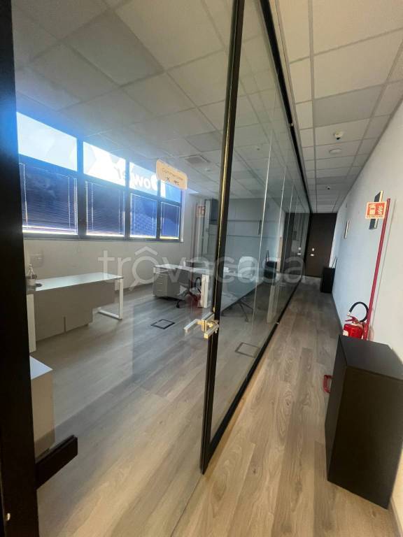 ufficio in vendita a Napoli in zona Zona Industriale-Ferrovia