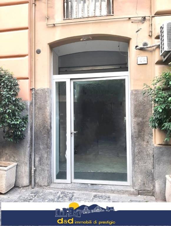 monolocale in vendita a Napoli in zona Chiaia