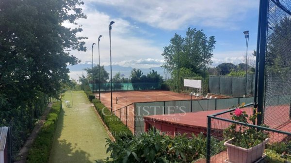 negozio in vendita a Napoli in zona Posillipo