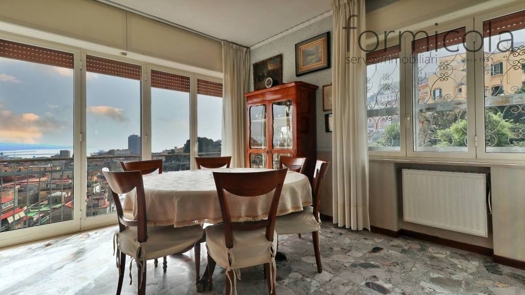 appartamento in vendita a Napoli in zona Chiaia