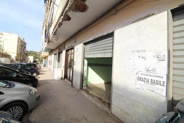 negozio in vendita a Napoli in zona Scampia