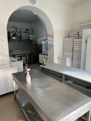 negozio in vendita a Napoli in zona Vicaria