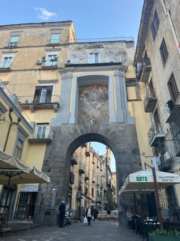 appartamento in vendita a Napoli in zona Mercato
