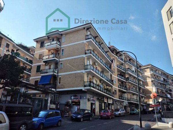 appartamento in vendita a Napoli in zona San Carlo all'Arena