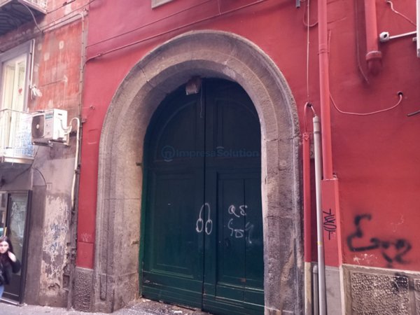 locale di sgombero in vendita a Napoli in zona Montecalvario