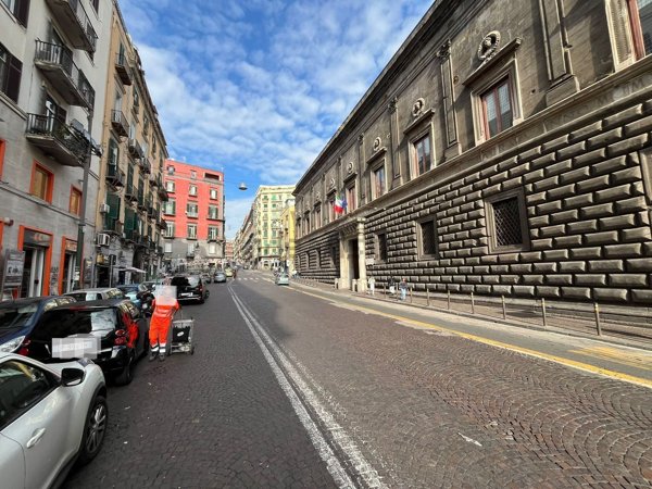 locale commerciale in vendita a Napoli