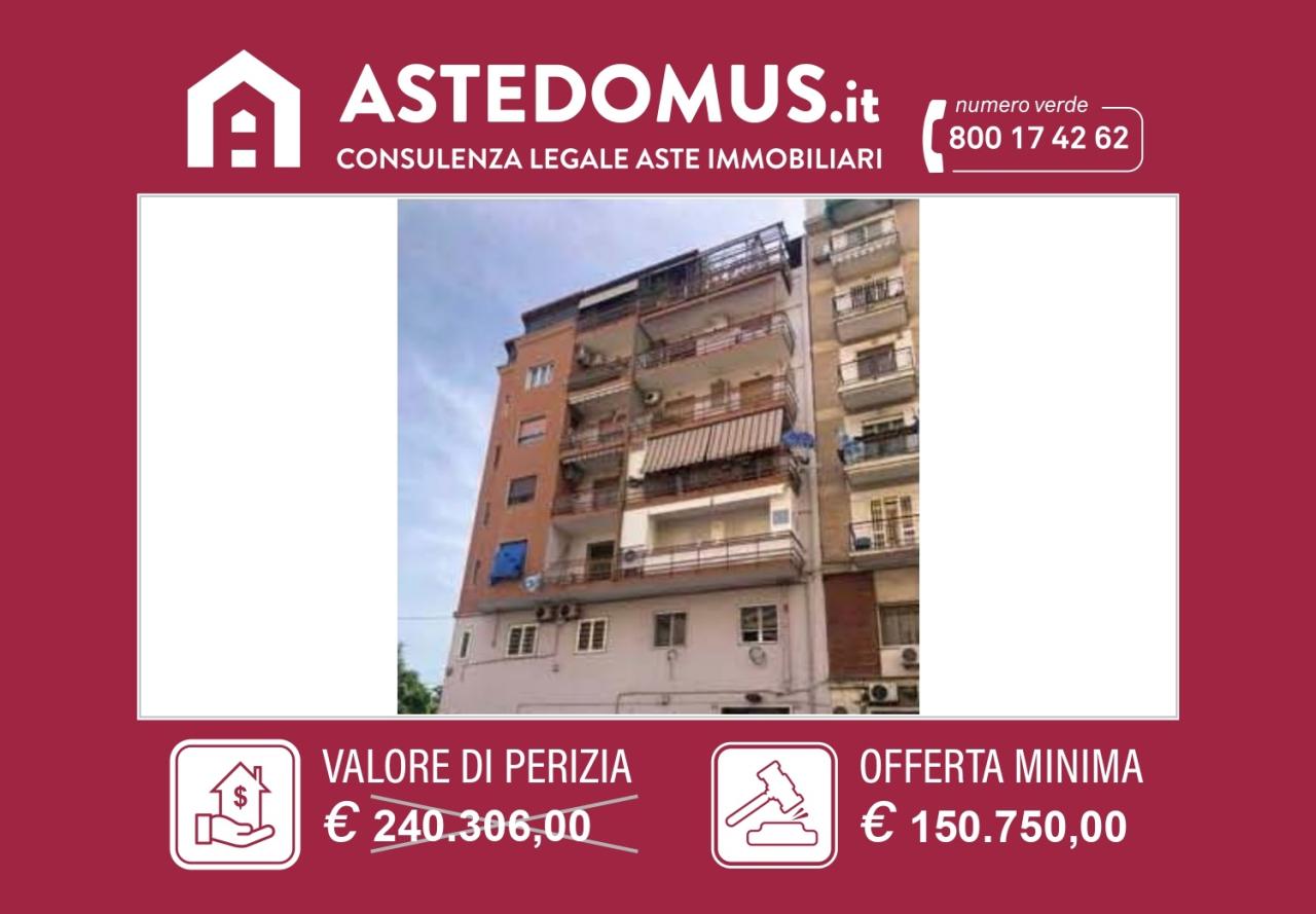 appartamento in vendita a Napoli in zona Mercato