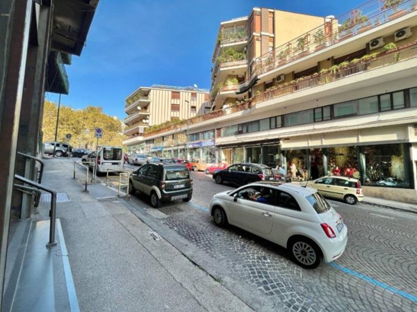 monolocale in vendita a Napoli in zona Chiaia