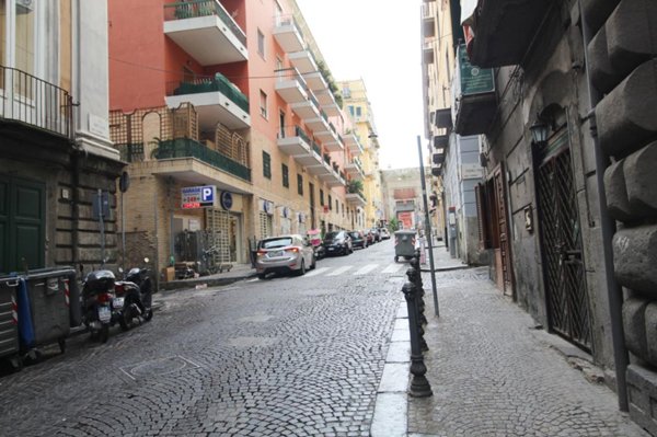 appartamento in vendita a Napoli in zona Chiaia