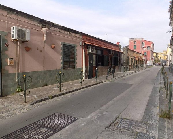 appartamento in vendita a Napoli in zona Barra