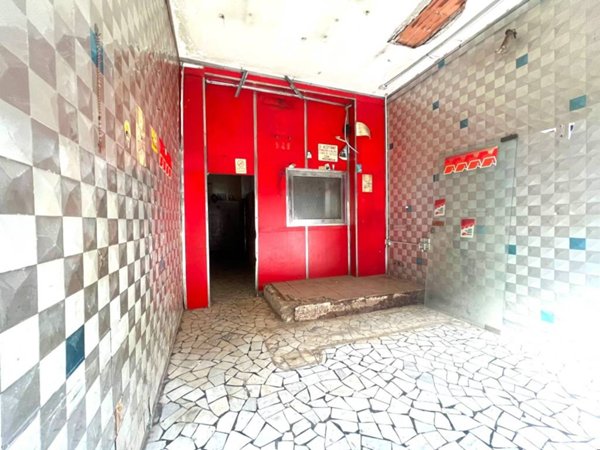 negozio in vendita a Napoli in zona San Giovanni a Teduccio