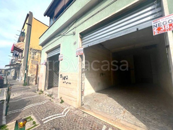 negozio in vendita a Napoli in zona San Giovanni a Teduccio