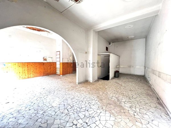 locale commerciale in vendita a Napoli in zona San Giovanni a Teduccio