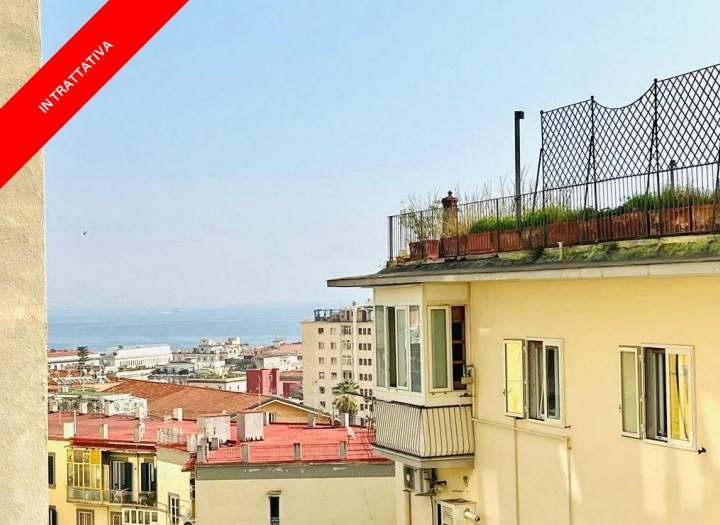 appartamento in vendita a Napoli in zona Chiaia
