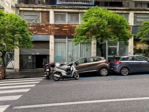negozio in vendita a Napoli in zona Vomero
