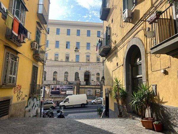 appartamento in vendita a Napoli in zona Montecalvario