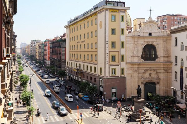 appartamento in vendita a Napoli in zona Stella