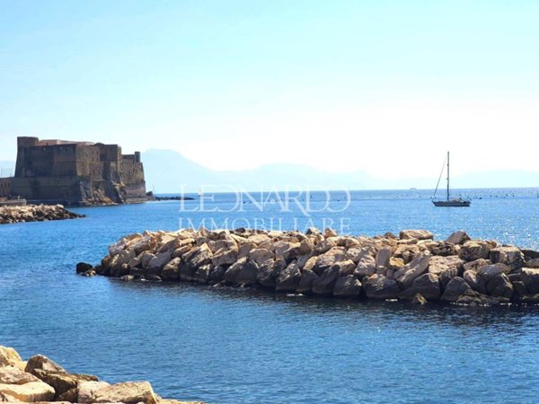 appartamento in vendita a Napoli in zona Chiaia