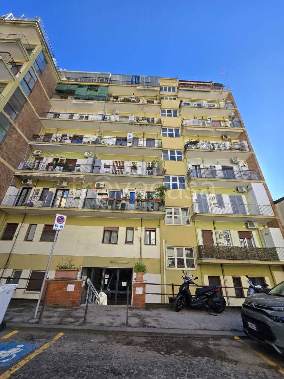 appartamento in vendita a Napoli in zona Fuorigrotta