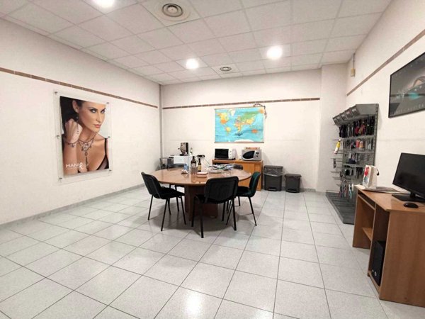 ufficio in vendita a Napoli in zona Poggioreale