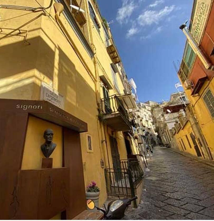 appartamento in vendita a Napoli in zona Stella