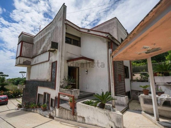 casa indipendente in vendita a Napoli in zona Posillipo