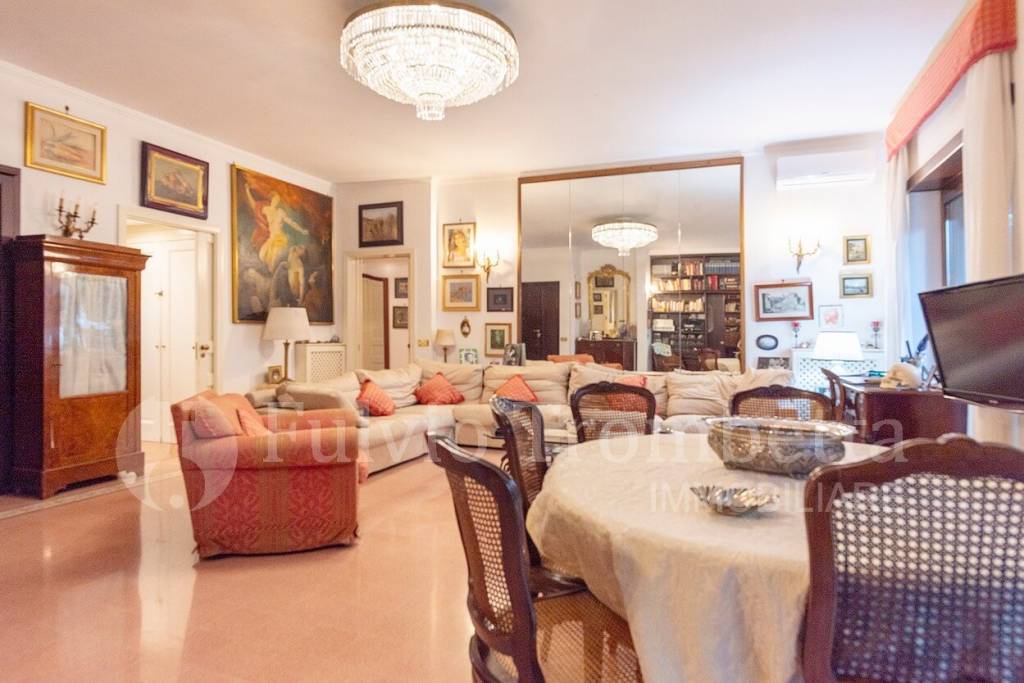 appartamento in vendita a Napoli in zona Capodimonte / Colli Aminei