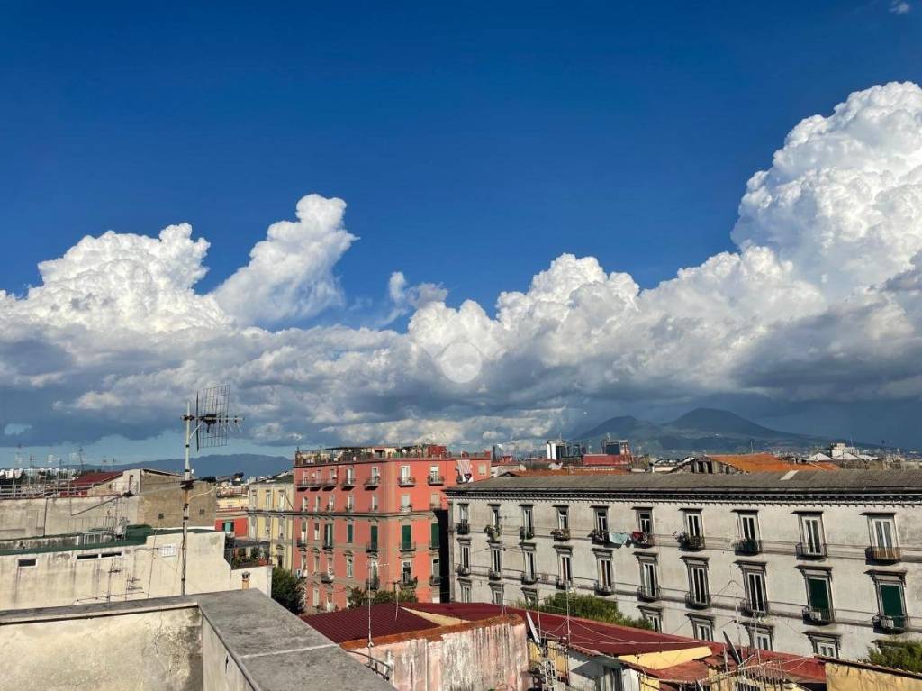 appartamento in vendita a Napoli in zona San Carlo all'Arena