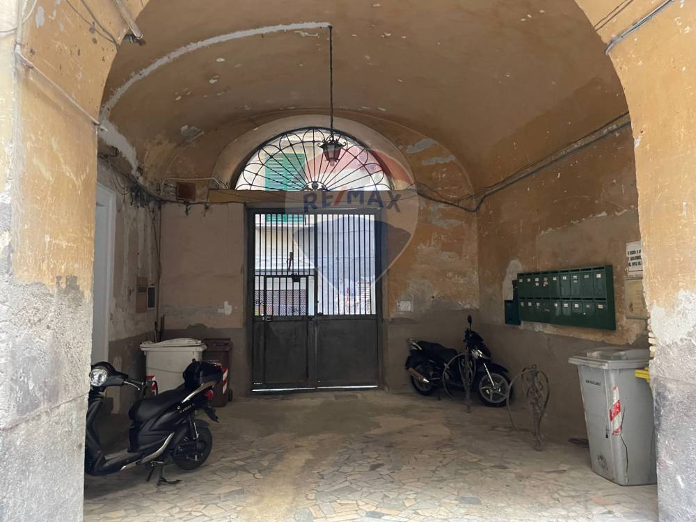 appartamento in vendita a Napoli in zona Montecalvario
