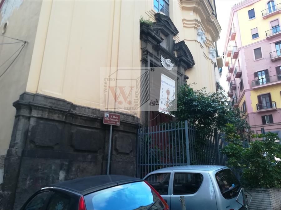 appartamento in vendita a Napoli in zona Chiaia