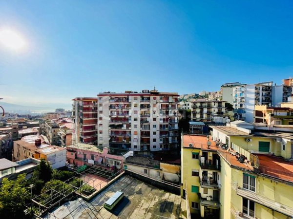 appartamento in vendita a Napoli in zona Porto