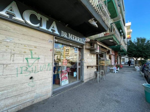 negozio in vendita a Napoli in zona Pianura